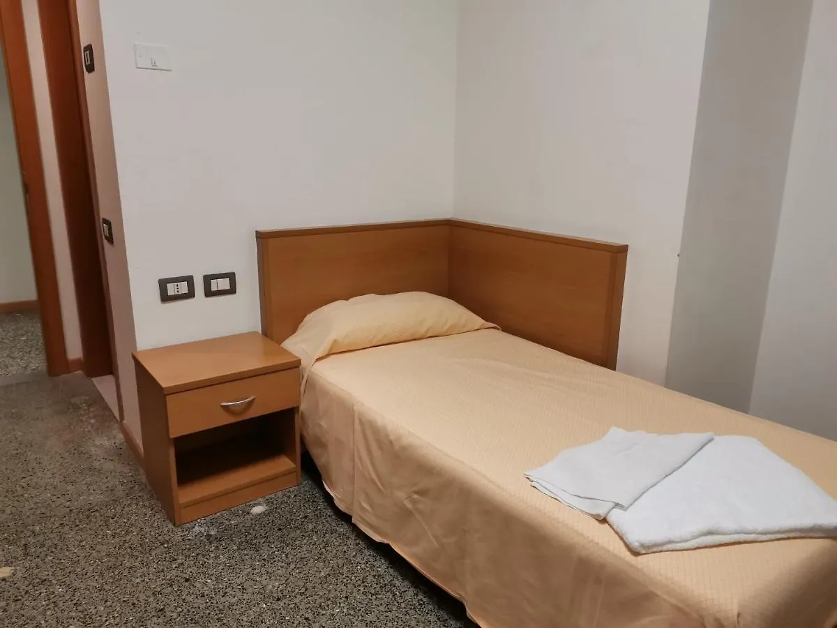 For Students Only Cosy Ensuite Rooms At Galileo Galilei In Milan 0*,